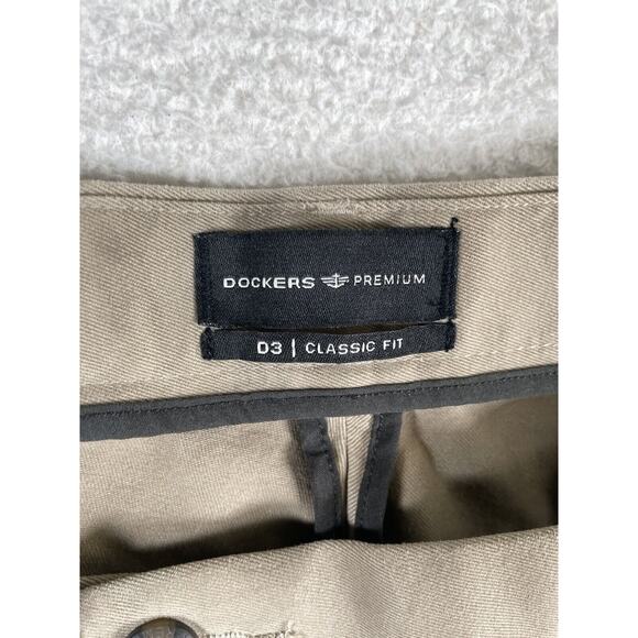 NEW Dockers Pants Mens 42x32 Beige D3 Classic Fit Comfort Waist Khaki Office NWT - Picture 13 of 16